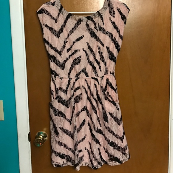 Dress, Lace with pockets!