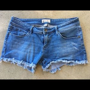 ROXY Jean Levi shorts Distressed