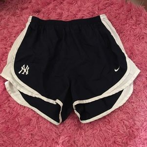 Yankee Nike tempos