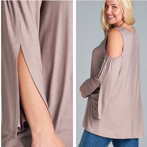 💥HOST PICK 1/21💥COLD SHOULDER TOP - Picture 2 of 3