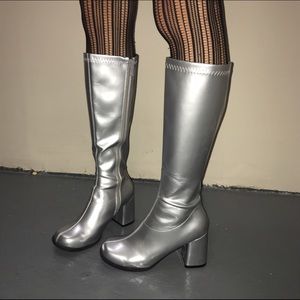Silver Gogo Boots 💦