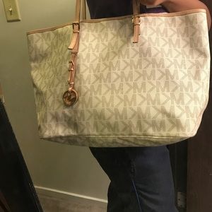 Authentic Michael Kors Tote (Barely Worn!!)