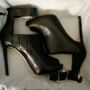 Guess black leather shilvy