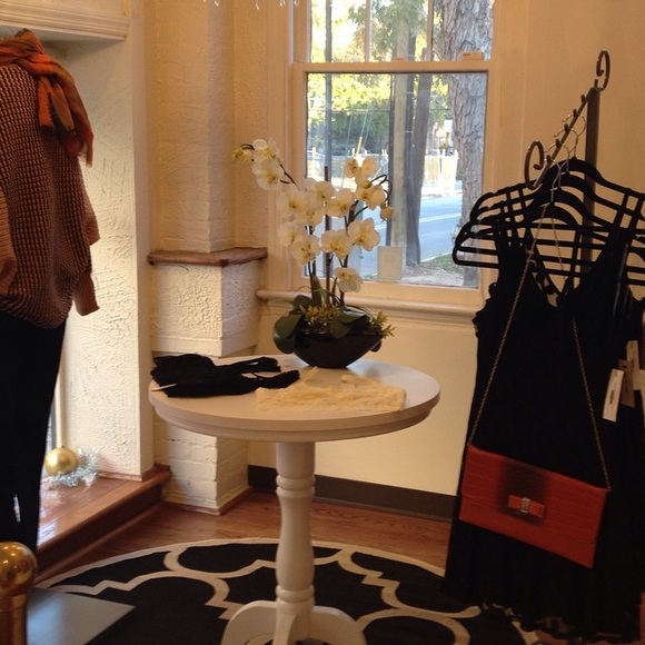 | StyleSurrender Contemporary Shop | - Picture 4 of 6