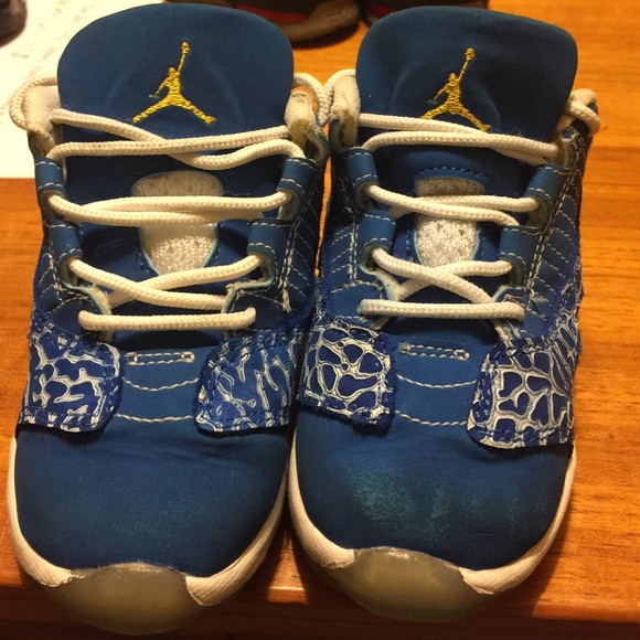 Toddler Jordan11's blue&white with yellow low tops
