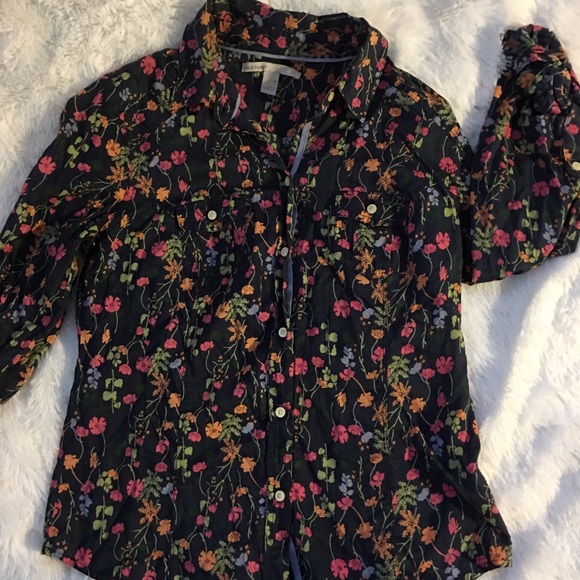 ✔️SOLD: Flowery Old Navy Button-down