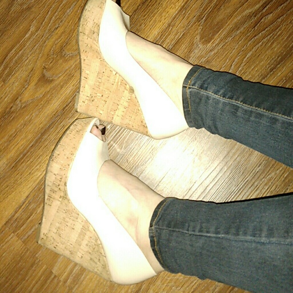 7.5 Jessica Simpson wedges