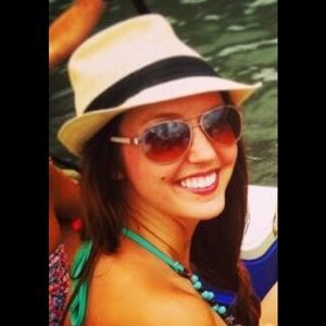 Meet your Posher, April