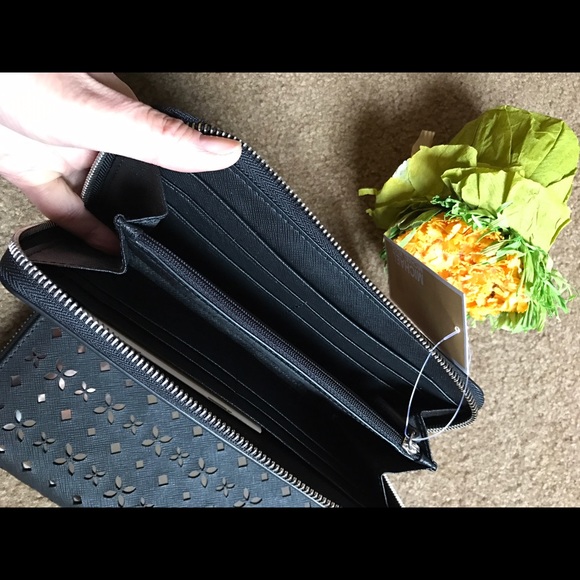 Michael Kors - Picture 2 of 2