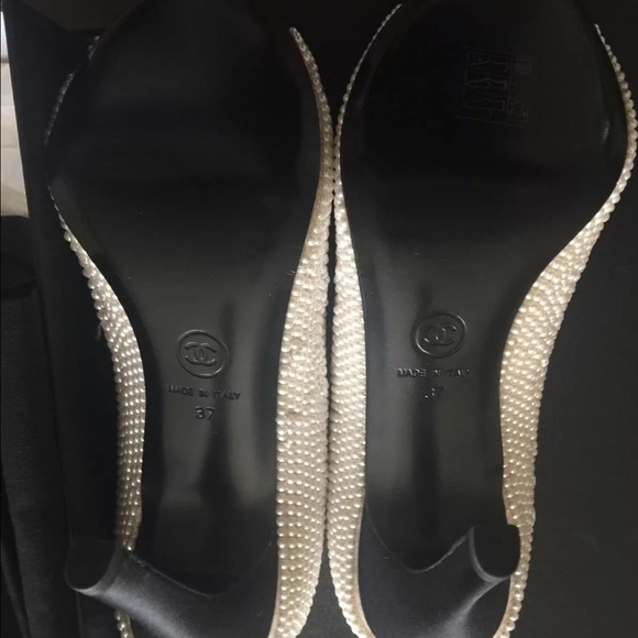 Authentic Chanel Pearl Escarpins Pumps 37/6.5 - Picture 2 of 4