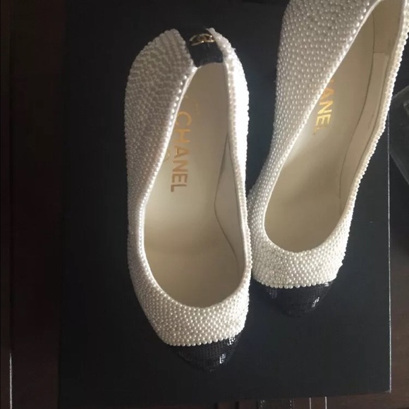 Authentic Chanel Pearl Escarpins Pumps 37/6.5 - Picture 4 of 4