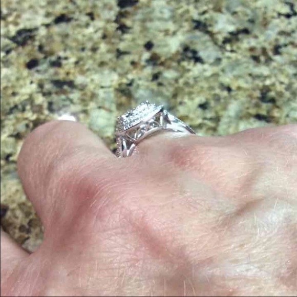 Diamond ring - Picture 2 of 4