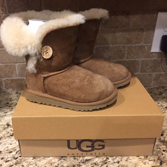 UGG Boots - Picture 3 of 4