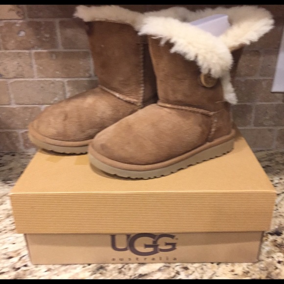 UGG Boots - Picture 4 of 4