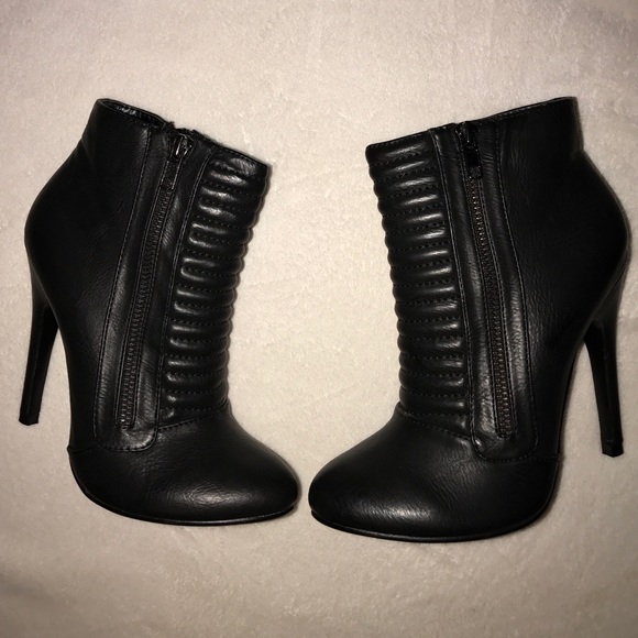 Size 7 Women's Armani Exchange New York Booties
