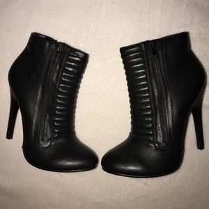 Size 7 Women's Armani Exchange New York Booties