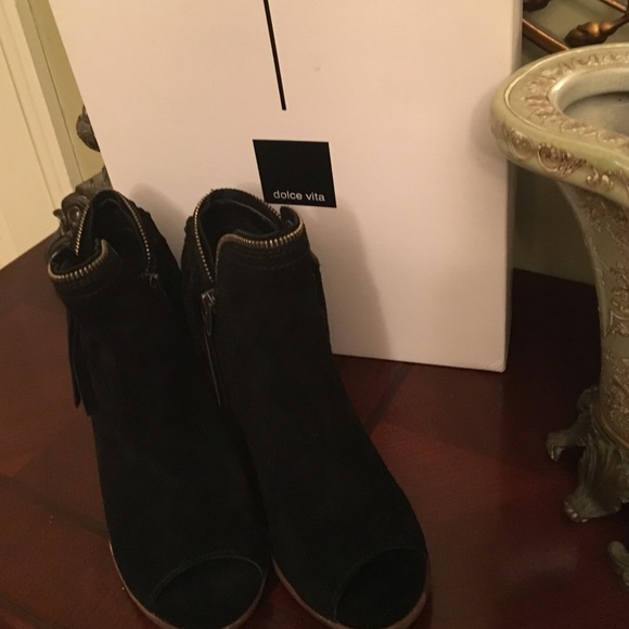 Dolce Vita fringe open toe boogie