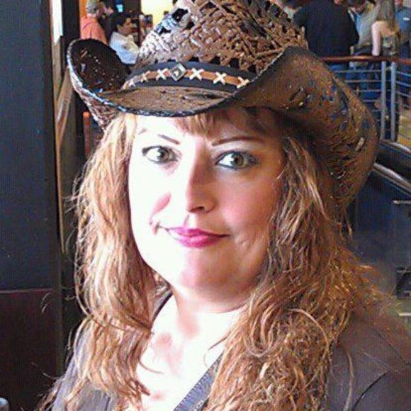 Meet your Posher, Cindy