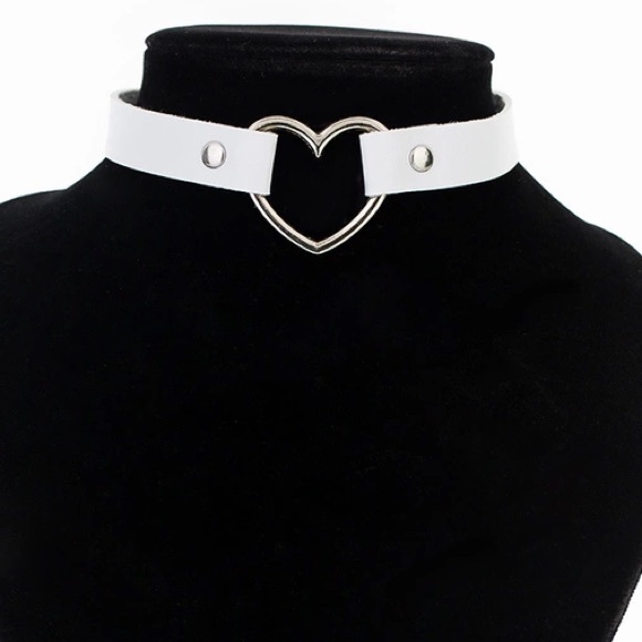 🛍White Heart Faux Leather Strappy Choker Necklace