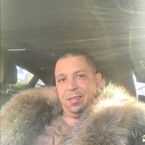 Meet your Posher, Efrain