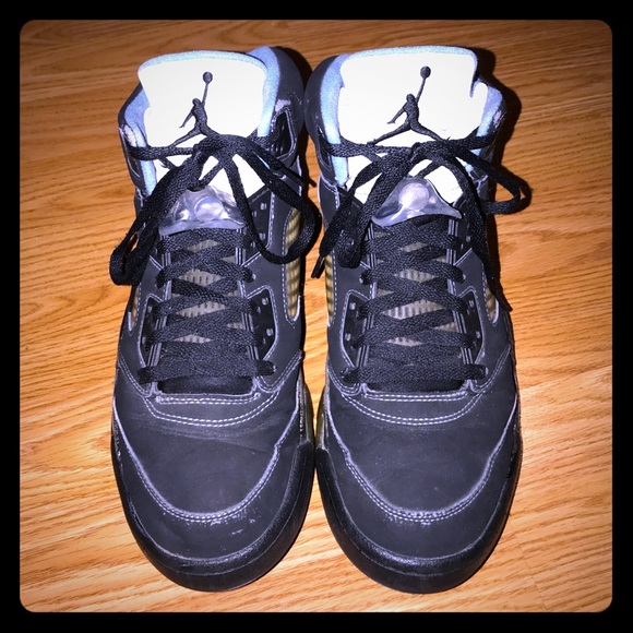 Jordan V 5's retro Carolina Black