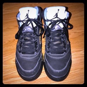 Jordan V 5's retro Carolina Black
