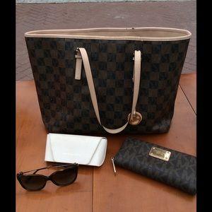 MK PURSE WALLET SUNGLASSES