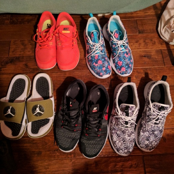 Assorted Nike shoes