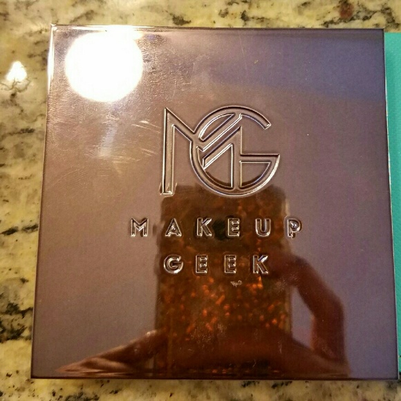 SOLD Makeup geek vault travel palette - Picture 1 of 4