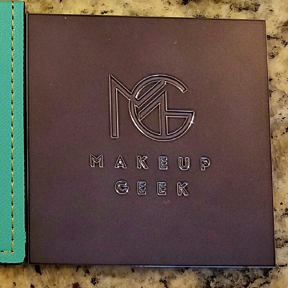 SOLD Makeup geek vault travel palette - Picture 2 of 4