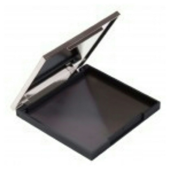 SOLD Makeup geek vault travel palette - Picture 3 of 4