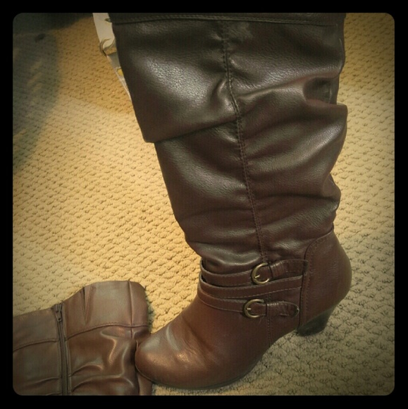 Brown knee high boots - Picture 1 of 1