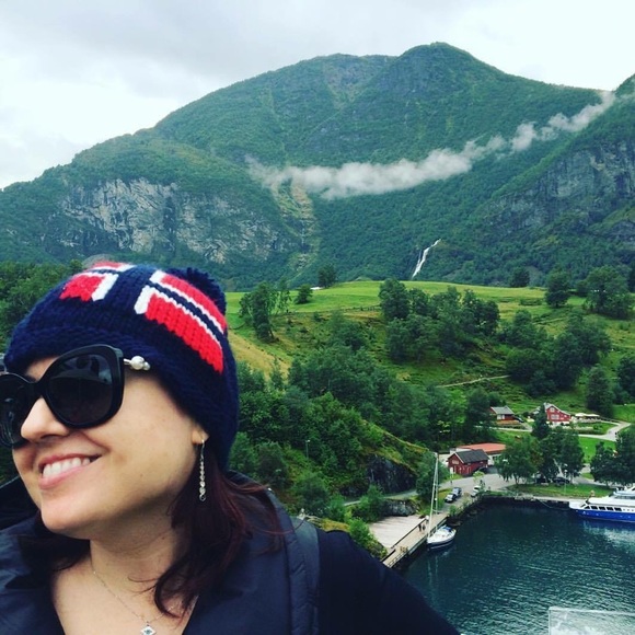 Meet your Posher, Suzanne - Picture 1 of 1