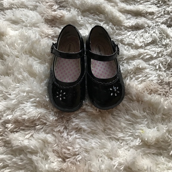 Adorable paten leather Stride Rite side shoes.