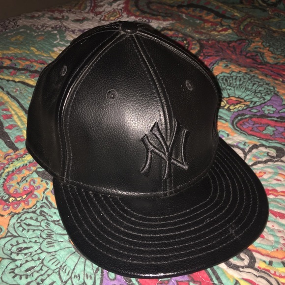 New Era 59Fifty Genuine MLB NY Yankees Fitted Hat.