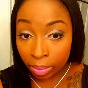 Meet your Posher, Dina