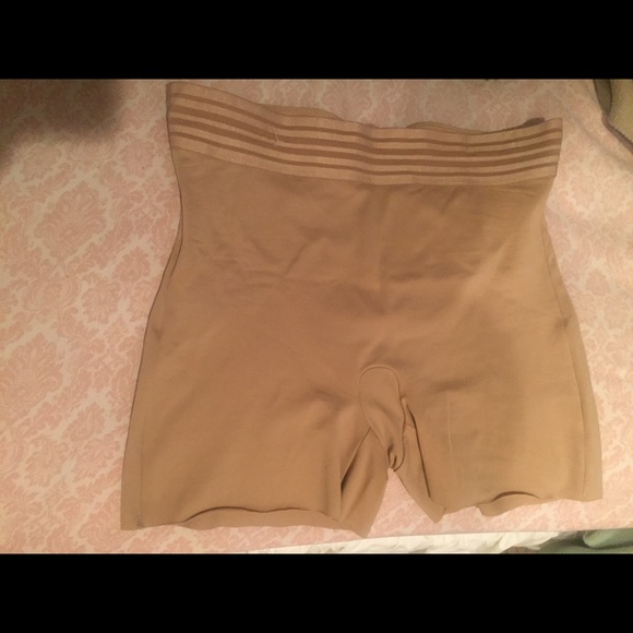 NWOT power short spanx