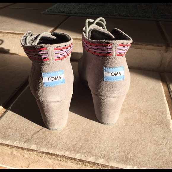 TOMS: New wedges, never worn NWOT - Picture 4 of 4