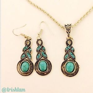 🔴🆕Beautiful turquoise/green necklace & earring