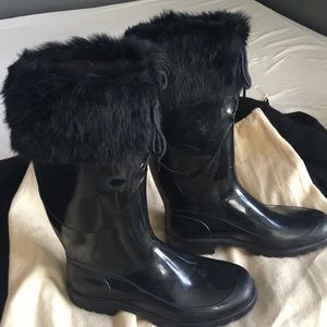 Burberry rain boots with fur