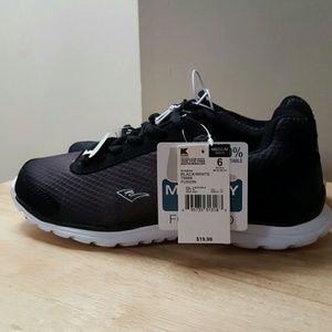Black athletic shoes sz 6