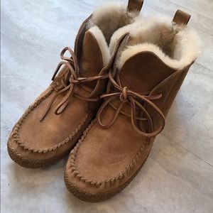 Ugg shoes moccasins booties 9 like new
