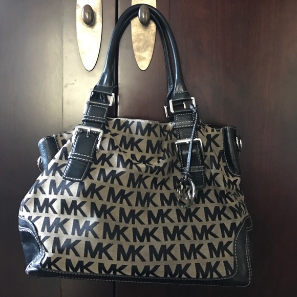 Authentic Micheal Kors handbag - Picture 1 of 4