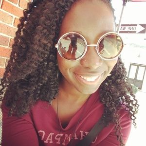 Meet your Posher, Q. olivia