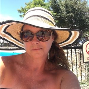 Meet your Posher, Angie