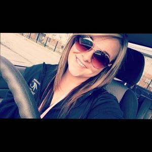 Meet your Posher, Kayla