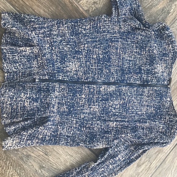 Banana republic long sleeve blouse. - Picture 2 of 2