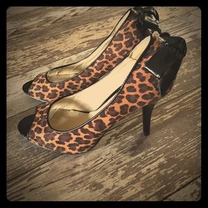 Leopard Bow Back Heels! Super Cute!