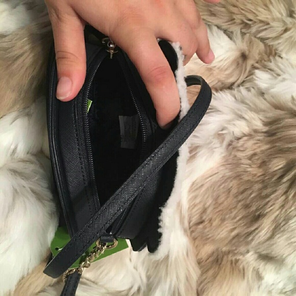 Adorable polar bear crossbody with fishy zipper 😙 - Picture 3 of 4