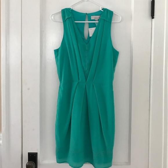 NWT Adelyn Rae sea foam green chiffon dress